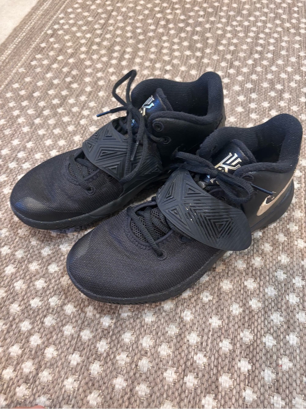 f Nike Kyrie Flytrap 3 "Black Metallic Gold" basketball sneakers mens